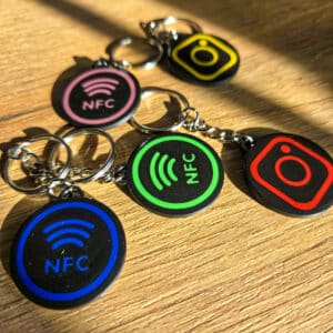 Individuelle NFC-Instagram-Tags mit UV-Lackveredelung